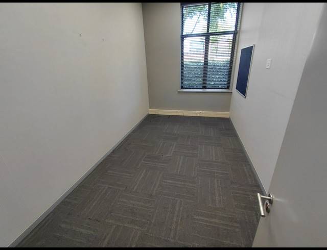 530M² OFFICE TO LET IN MAGALIESSIG